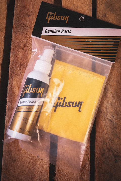Gibson guitar polish and cleaning cloth combo 