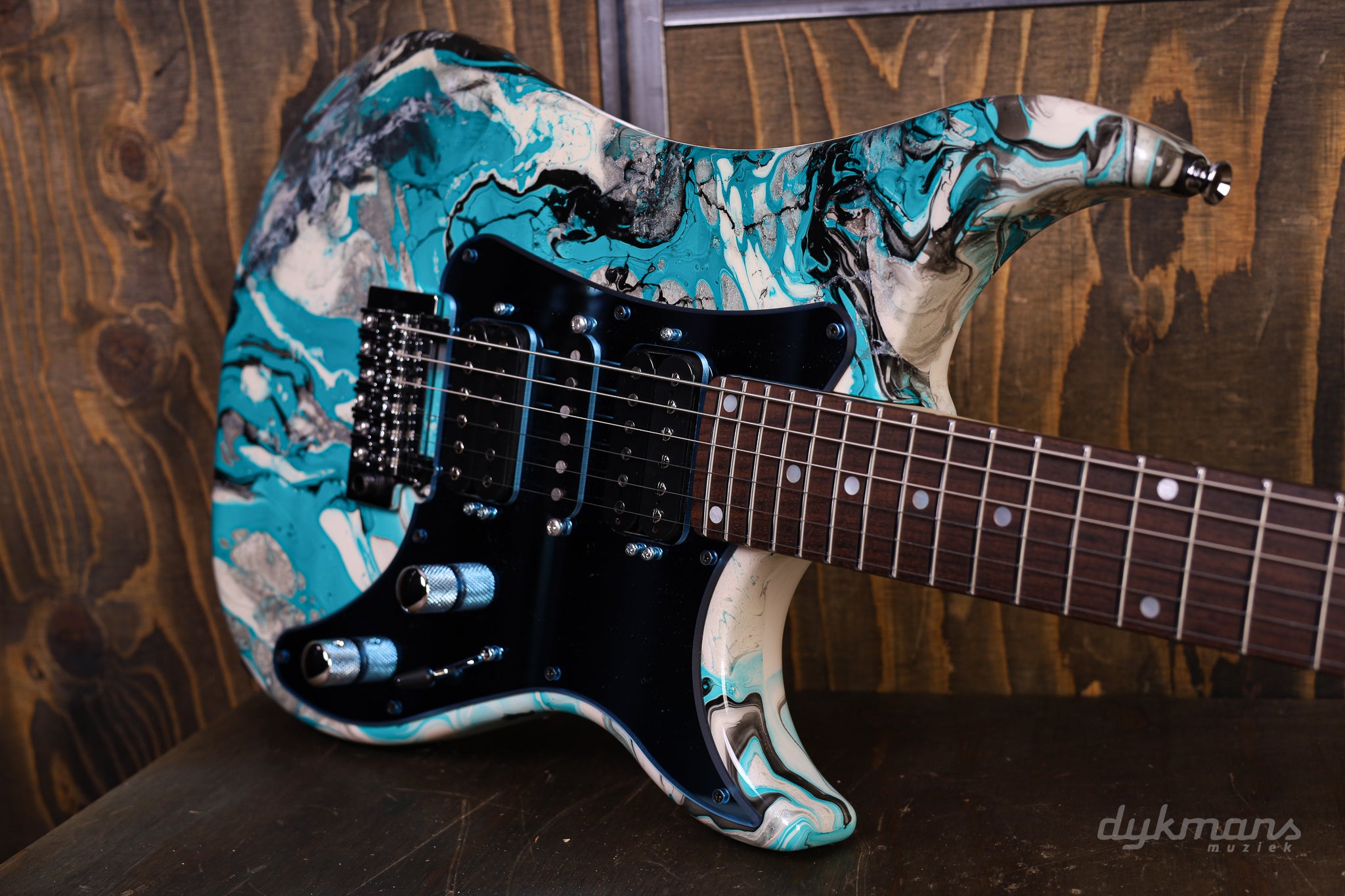 Vigier Excalibur Supra HSH Tremolo RW Rock Art – Dijkmans Guitars