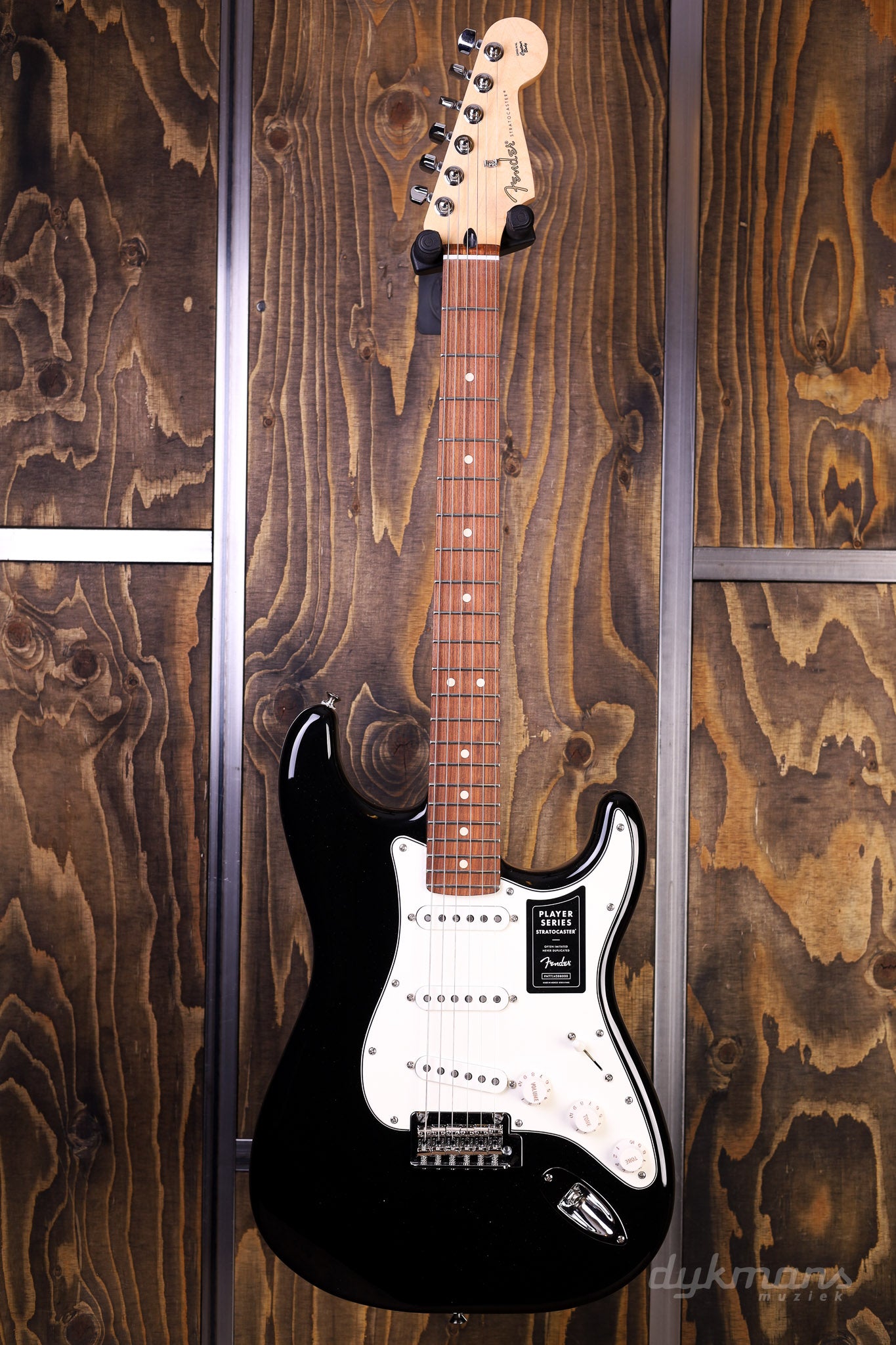 Fender player stratocaster black deals pau ferro